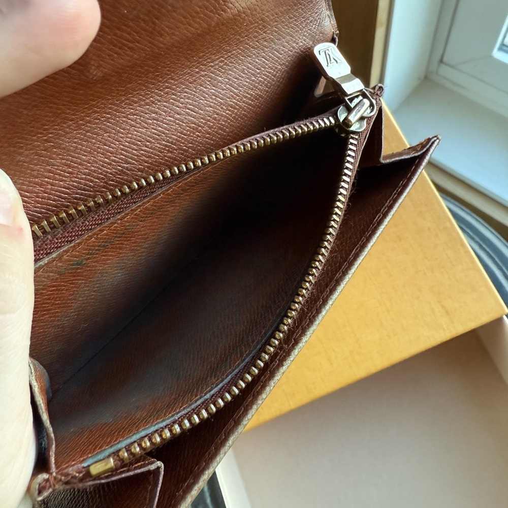 Louis Vuitton 5.5” Monogram Wallet w/Box - Picture 11 of 11